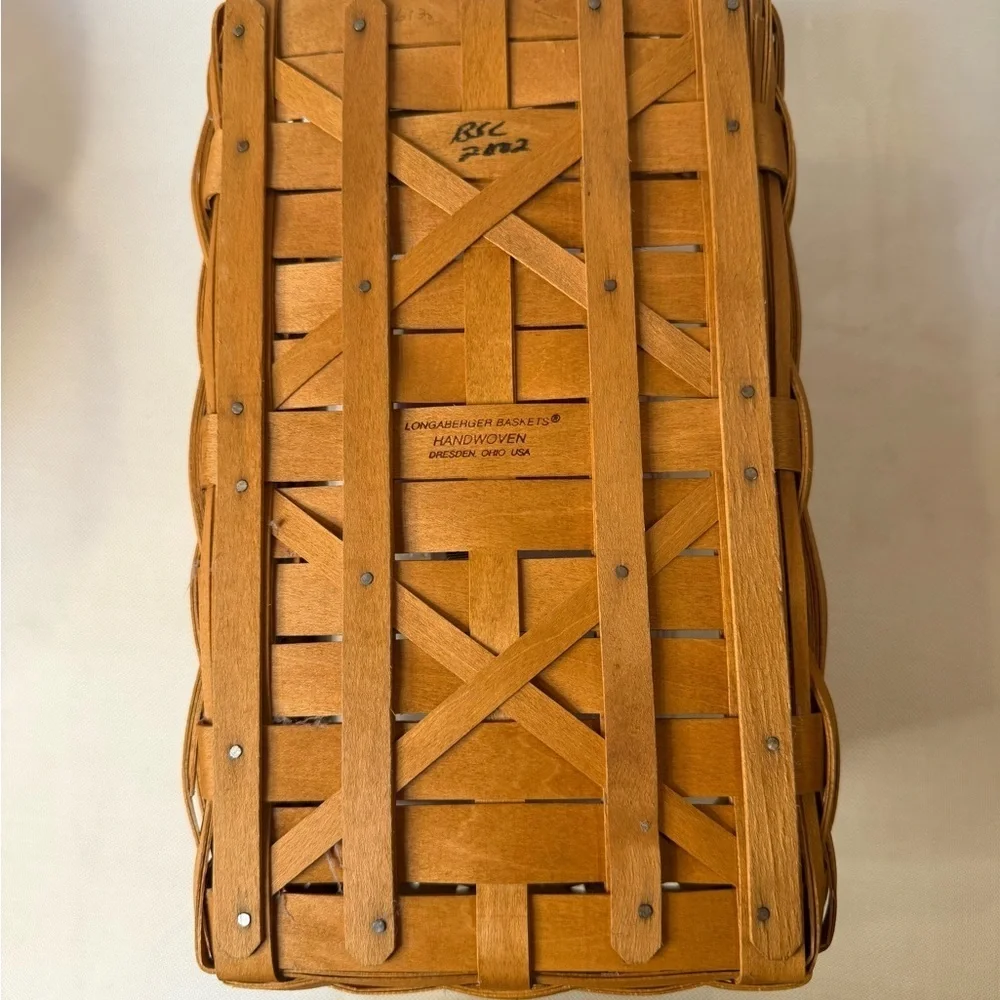 Longaberger Hand Woven Basket with Liner; Excellent condition